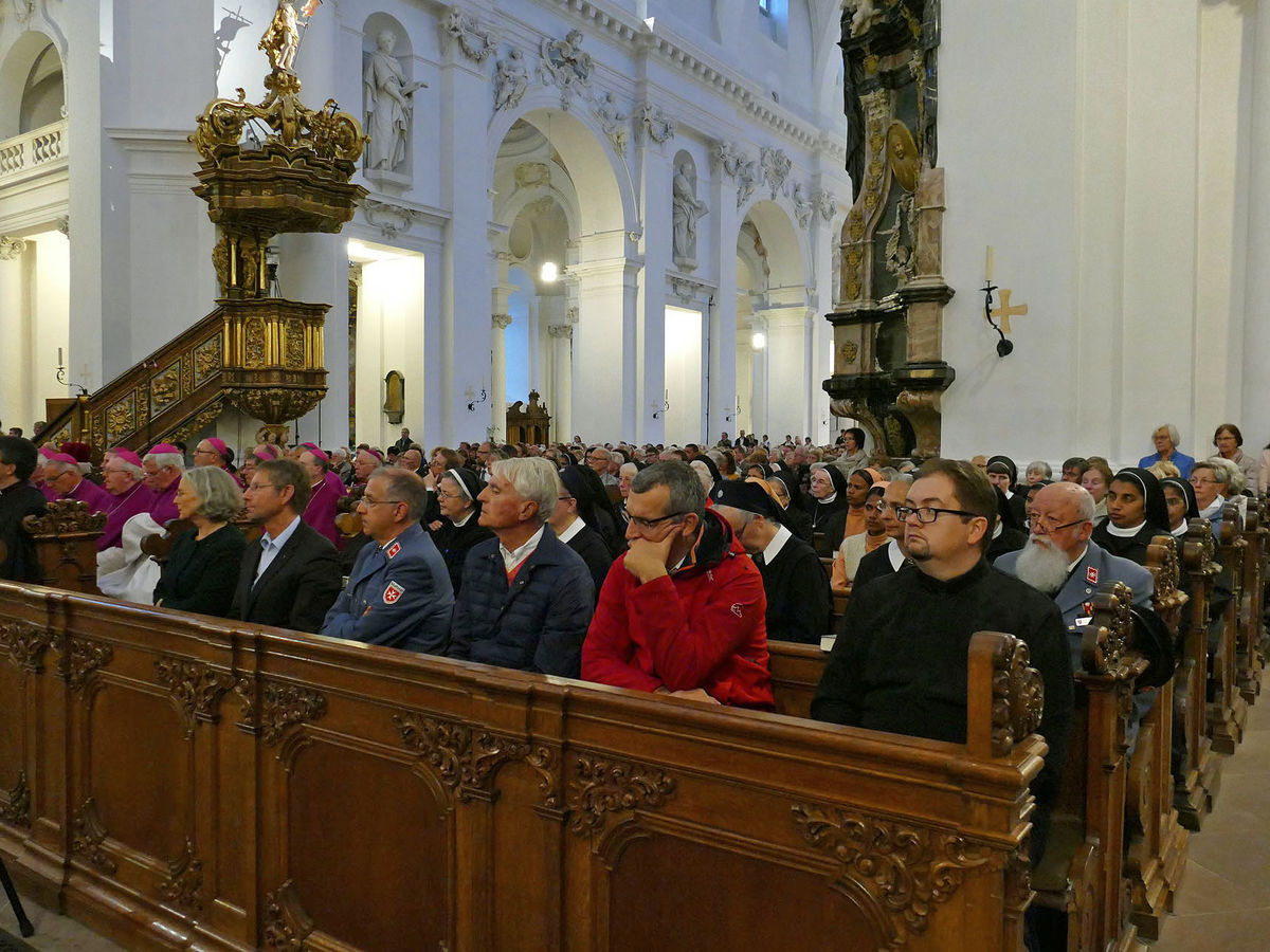 Abschlussvesper der Bischofskonferenz mit Austeilung des Bonifatiussegens (Foto: Karl-Franz Thiede)